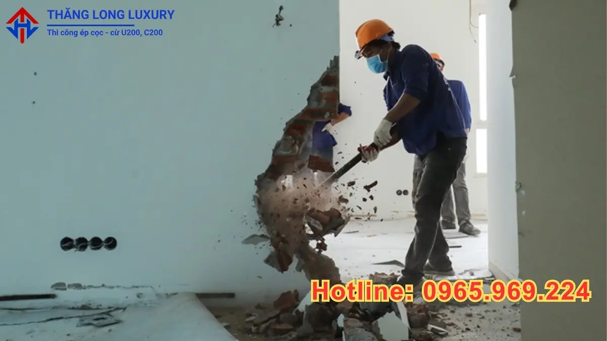 Phá dỡ tường nhà - Thăng Long Luxury